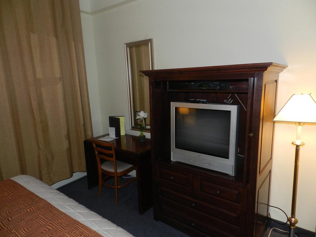 ローベルジュ ドゥ ラエロポー イン ドルヴァル 部屋 写真