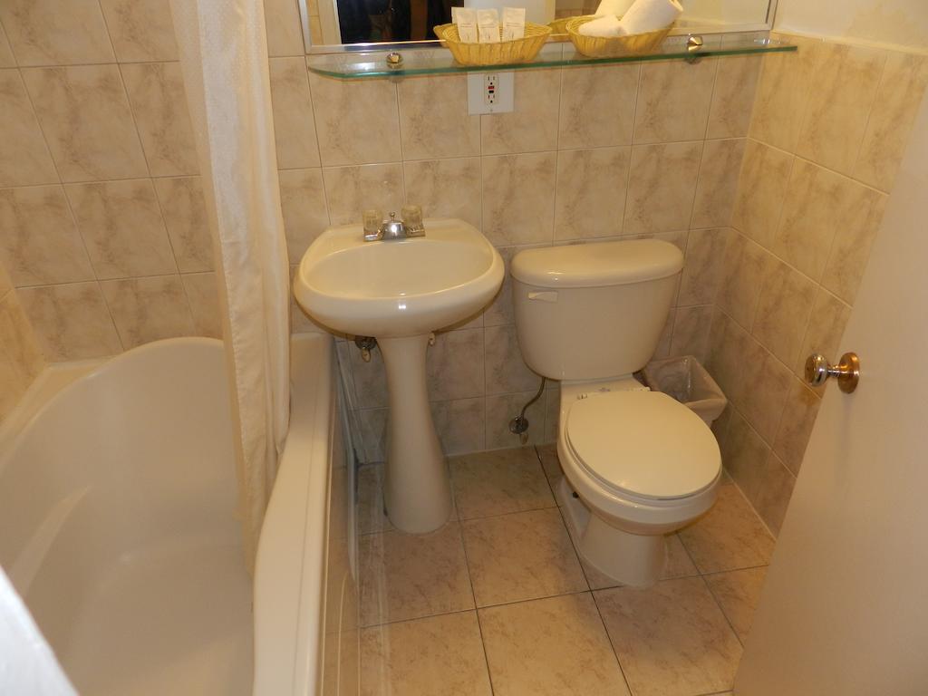 ローベルジュ ドゥ ラエロポー イン ドルヴァル 部屋 写真